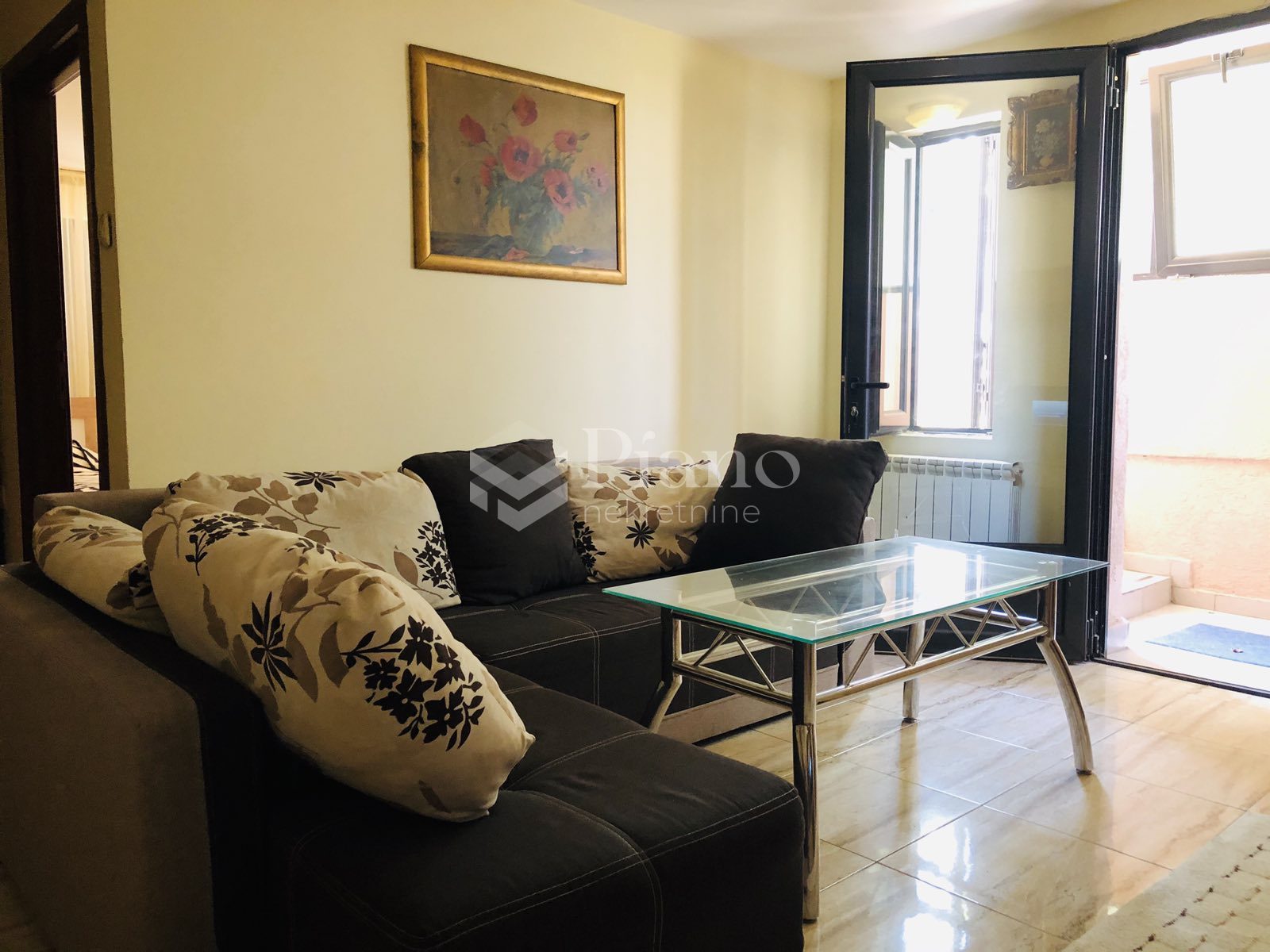 Namješten dvosoban stan u kući na Starom Aerodromu