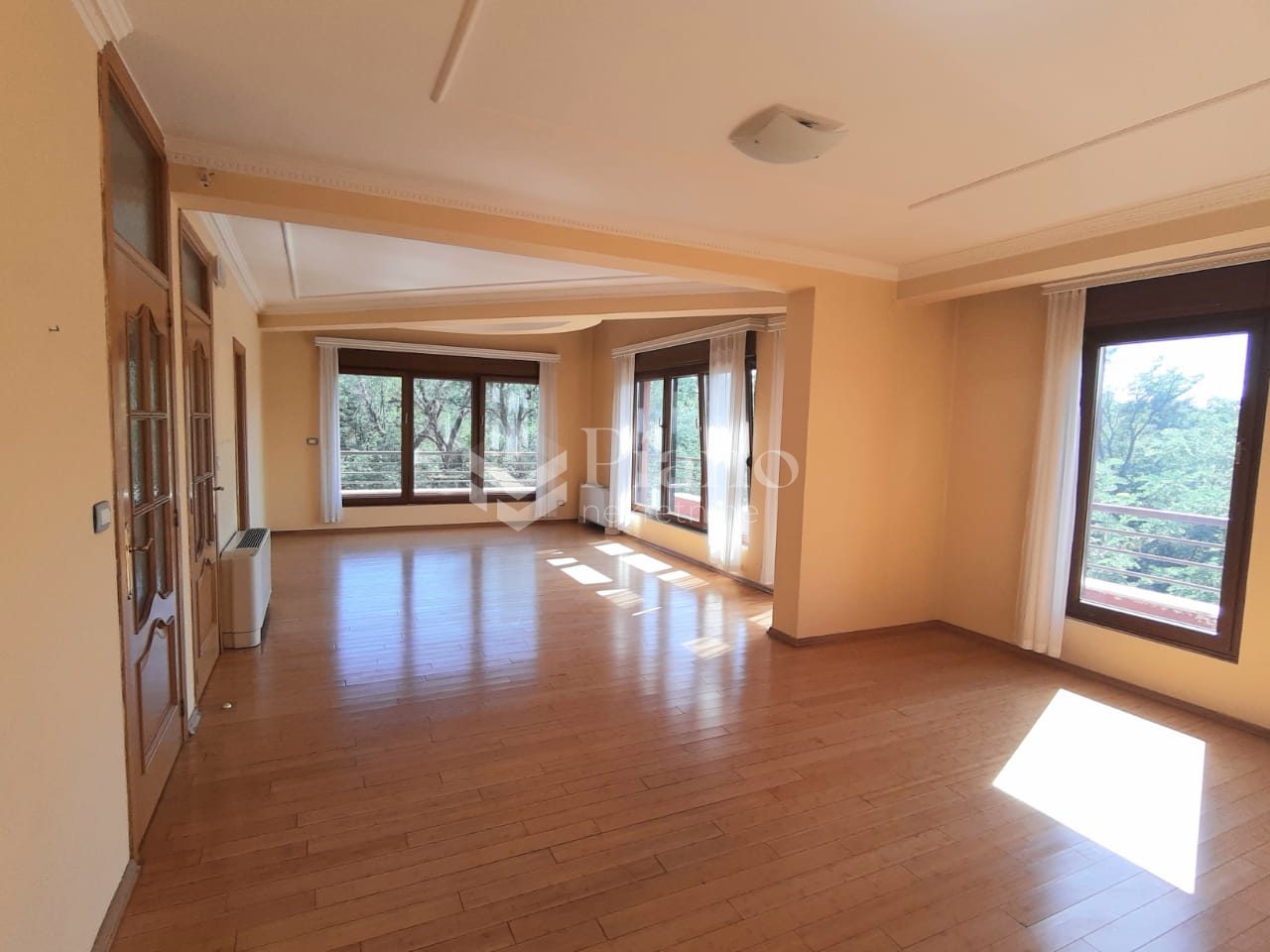 Nenamješten četvorosoban (duplex) stan Preko Morače