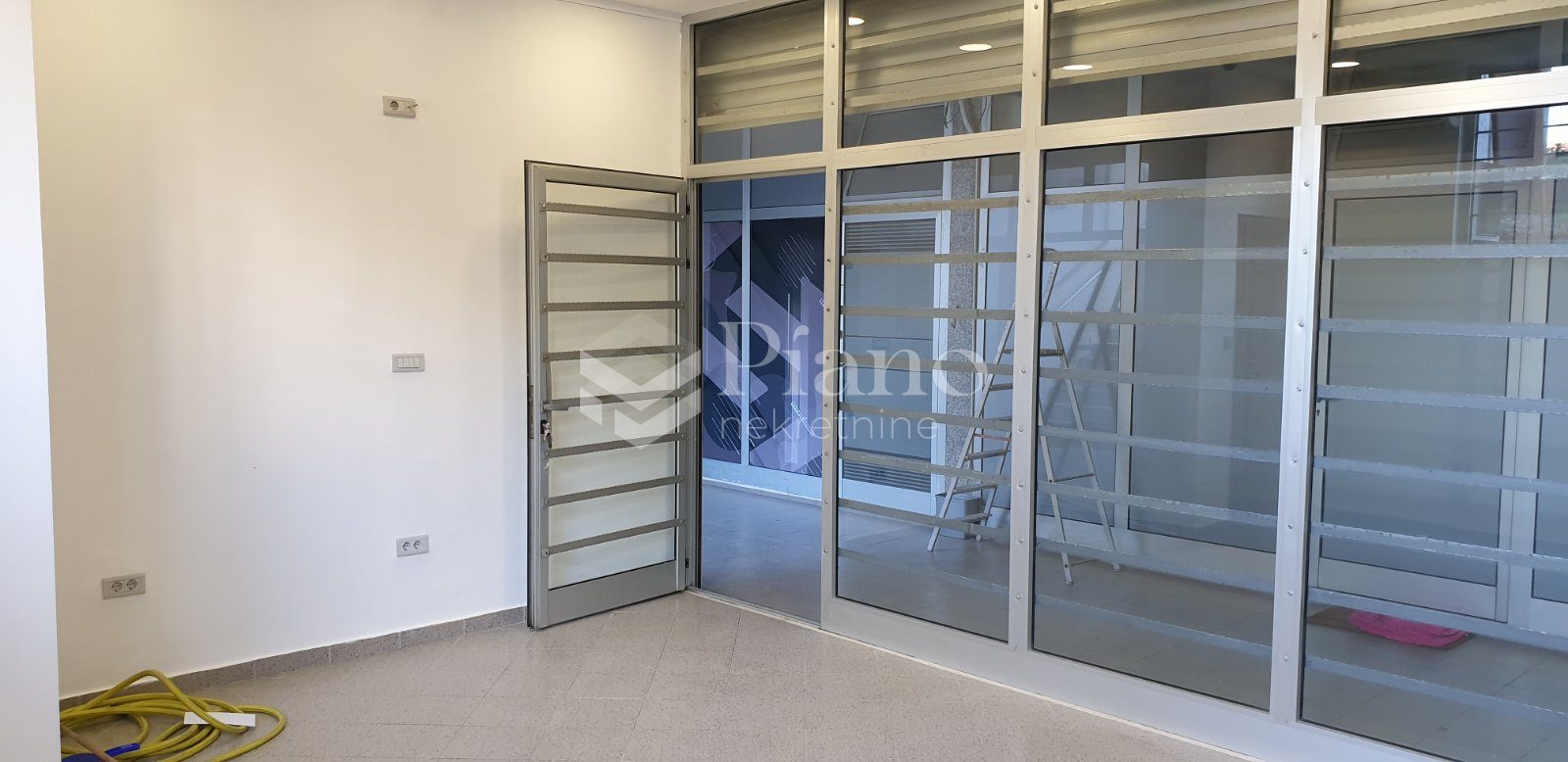 Unfurnished office space on Zabjelo