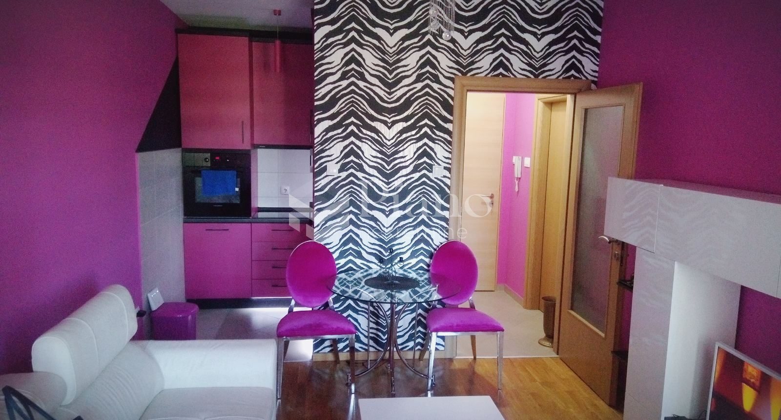 Namještena garsonjera na Tuškom putu