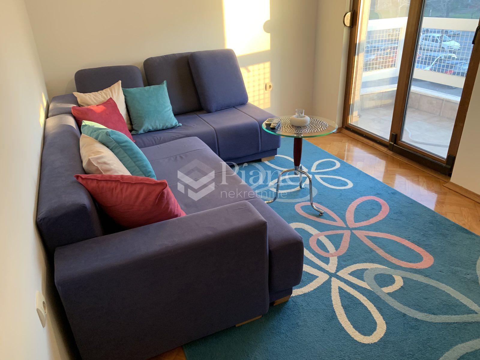 Namještena garosnjera u Bloku 6