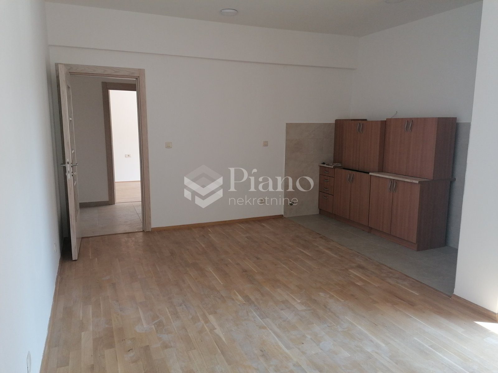 Nenamješten jednosoban stan u Bloku 6