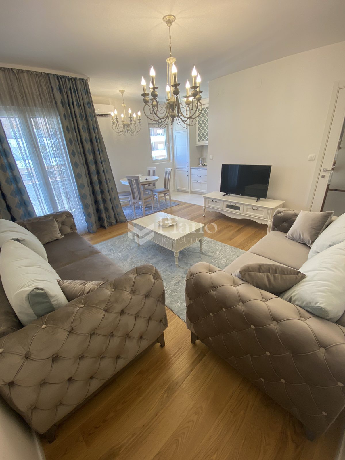 Furnished two bedroom apartment in Central Point