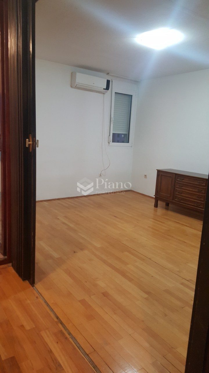 Unfurnished one bedroom apartment in Blok 5