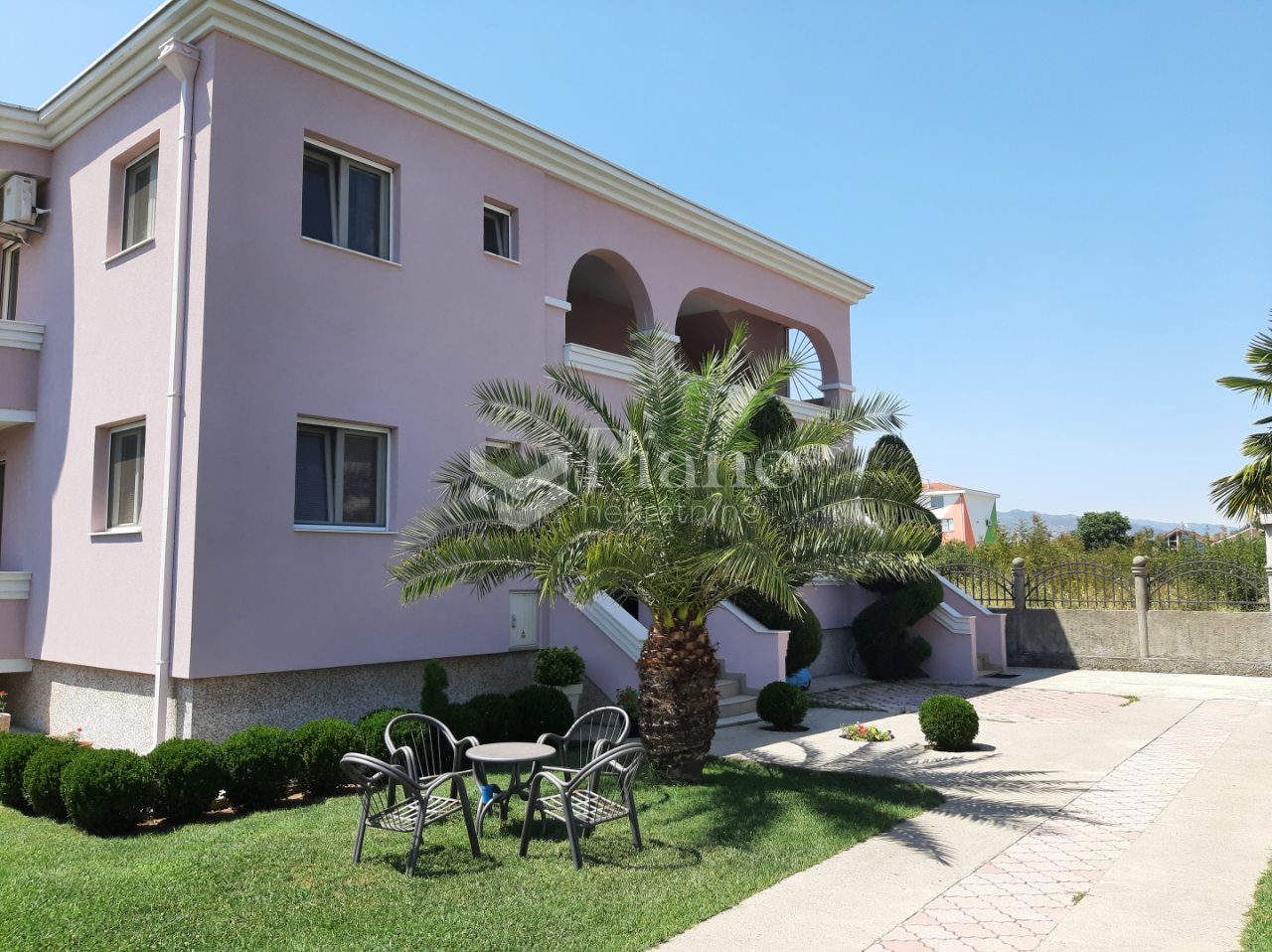 Trosoban lux namješten stan, Zabjelo