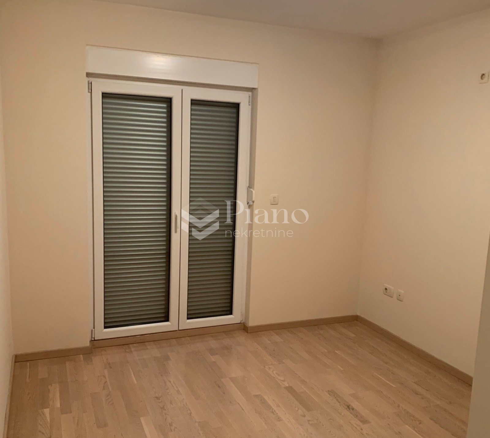 Unfurnished one bedroom apartment near bus station