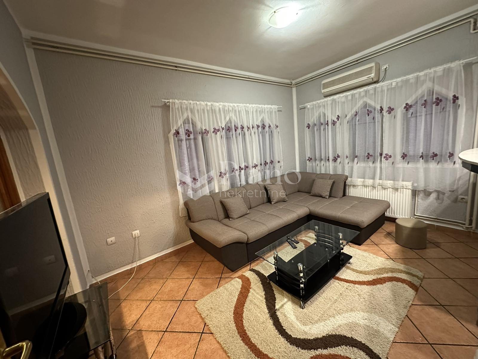 Dvosoban namješten stan, Zagorič