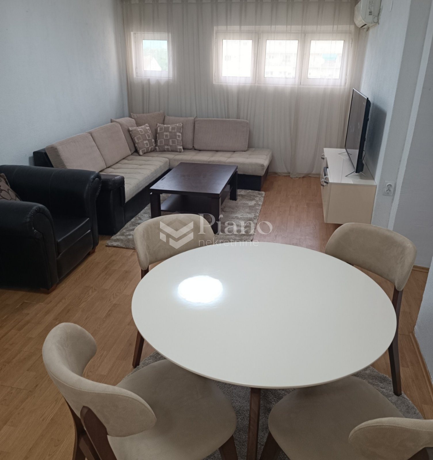 Namješten dvosoban stan u centru grada