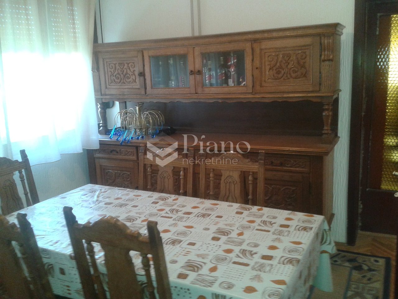 Trosoban namješten stan kod MUP-a u Momišićima