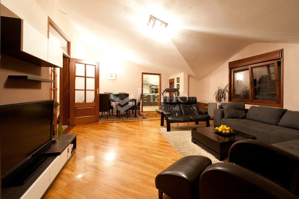 Četvorosoban namješten stan u Dalmatinskoj