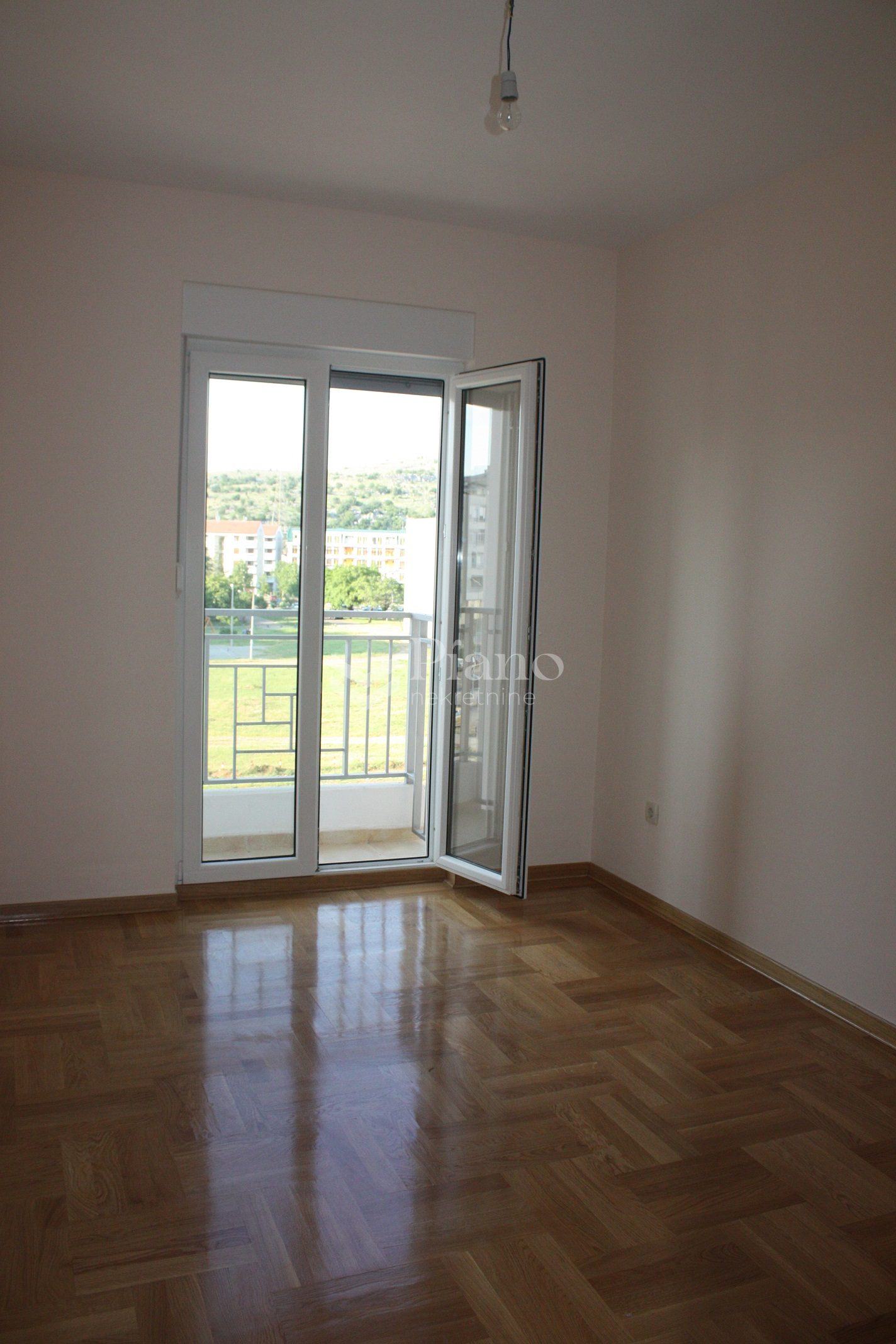 Jednosoban nenamješten stan u Bloku 6 