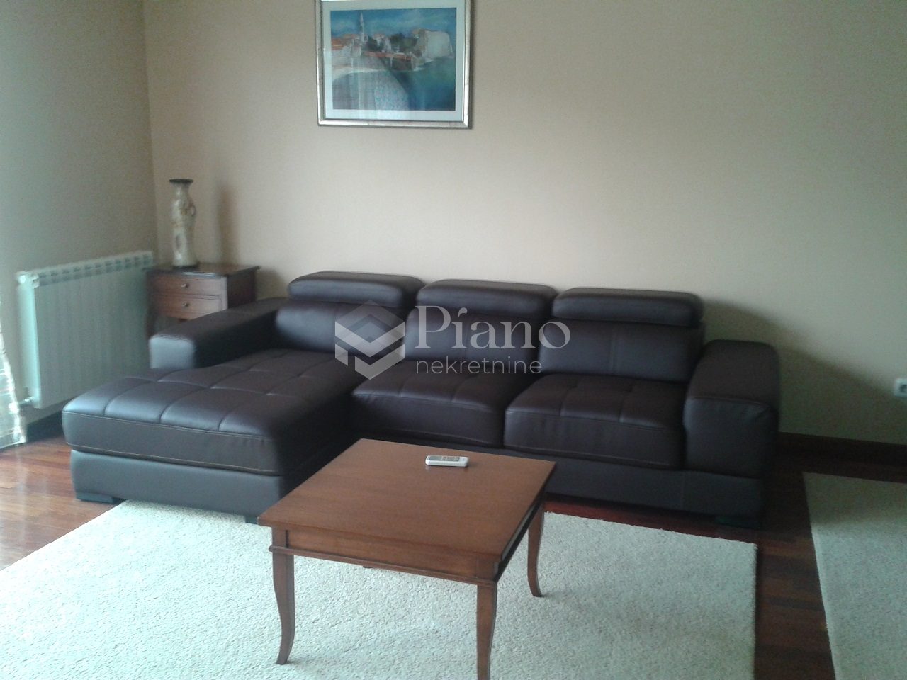 Dvosoban luksuzno namješten stan, Gorica C