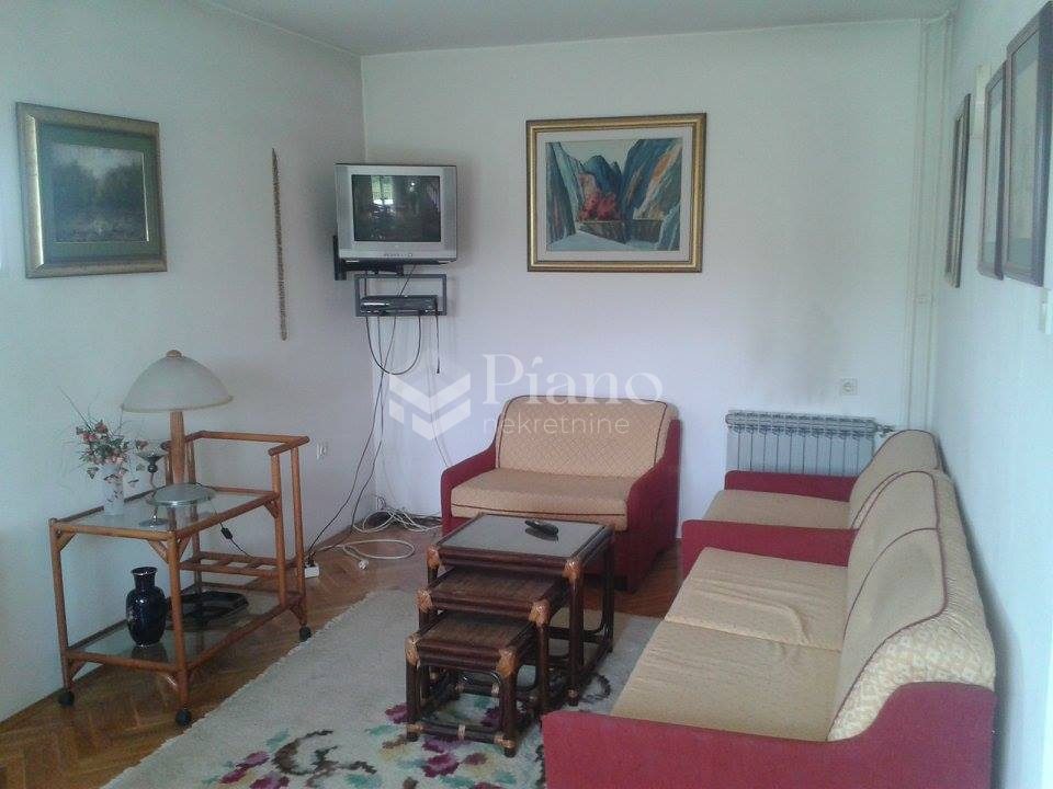 Trosoban namješten stan u Zagoriču