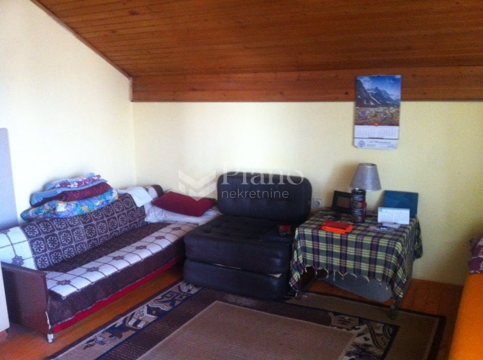 Dvokrevetna soba, Dalmatinska ulica