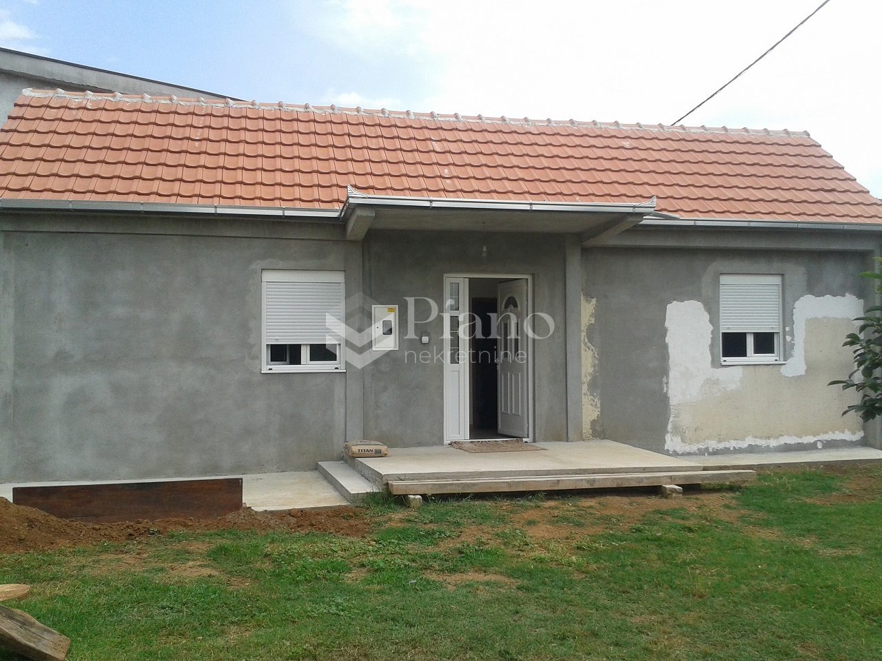 Nenamještena kuća u Tološima