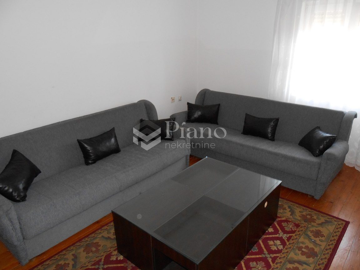 Trosoban polunamješten stan kod Hemomonta 