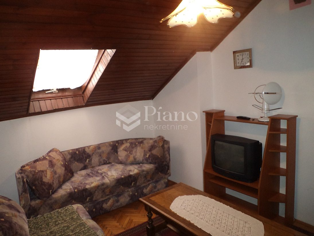 Namještena garsonjera, Centar