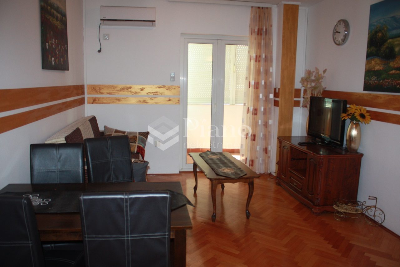 Jednosoban namješten stan na Rimskom trgu