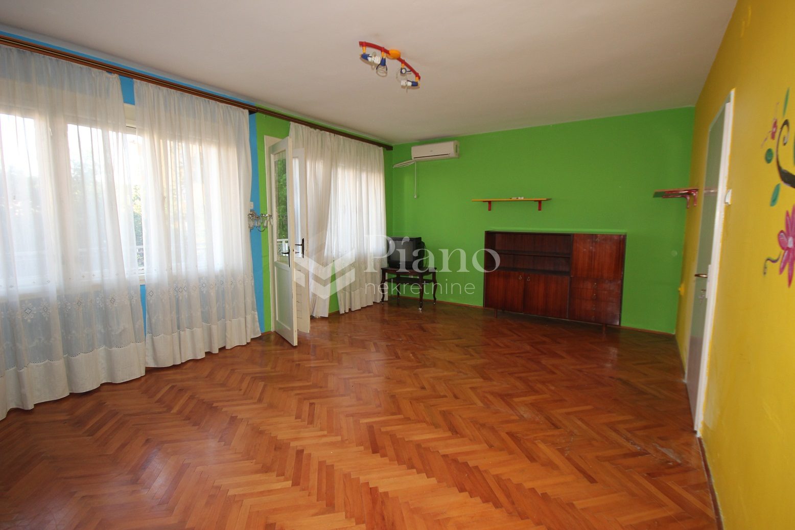 Nenamješten stan u kući, Momišići