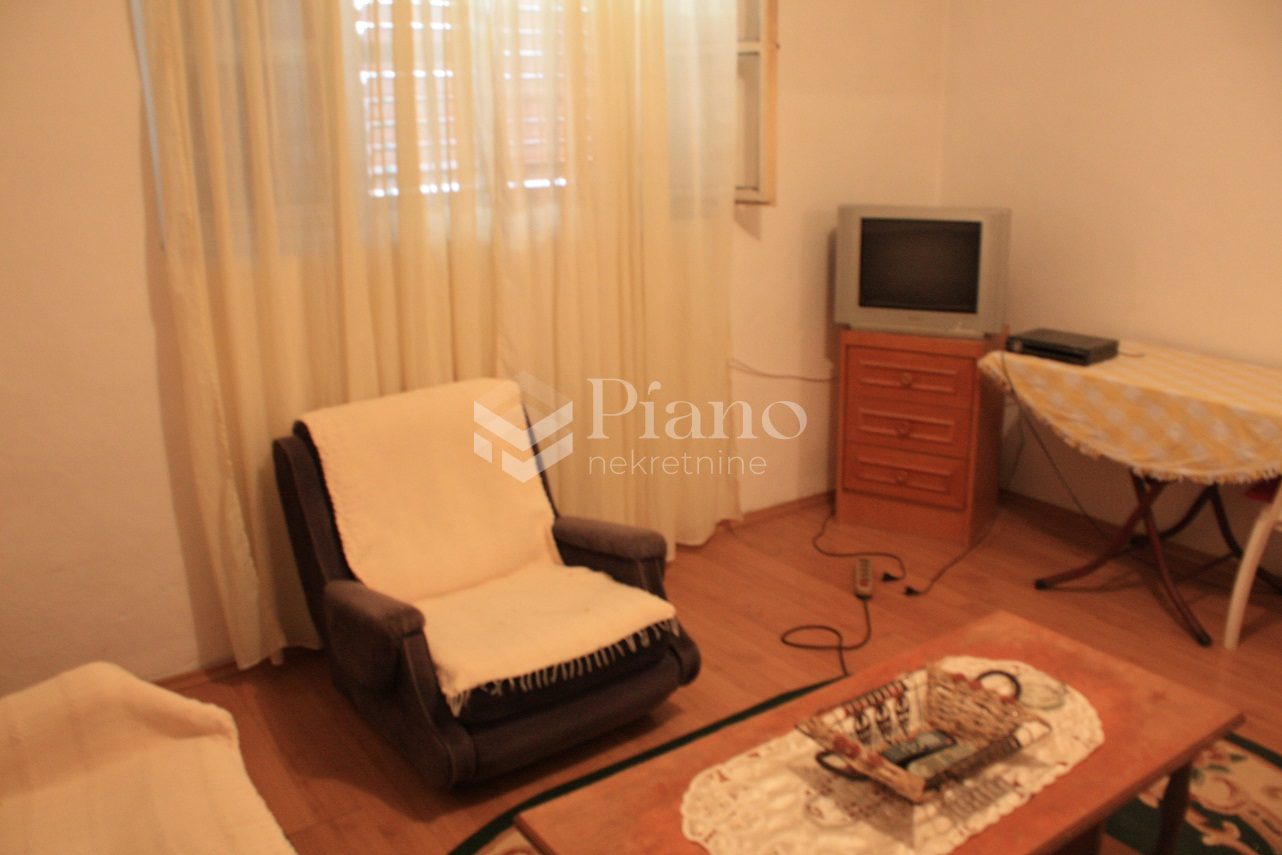 Jednosoban namješten stan, Dalmatinska 