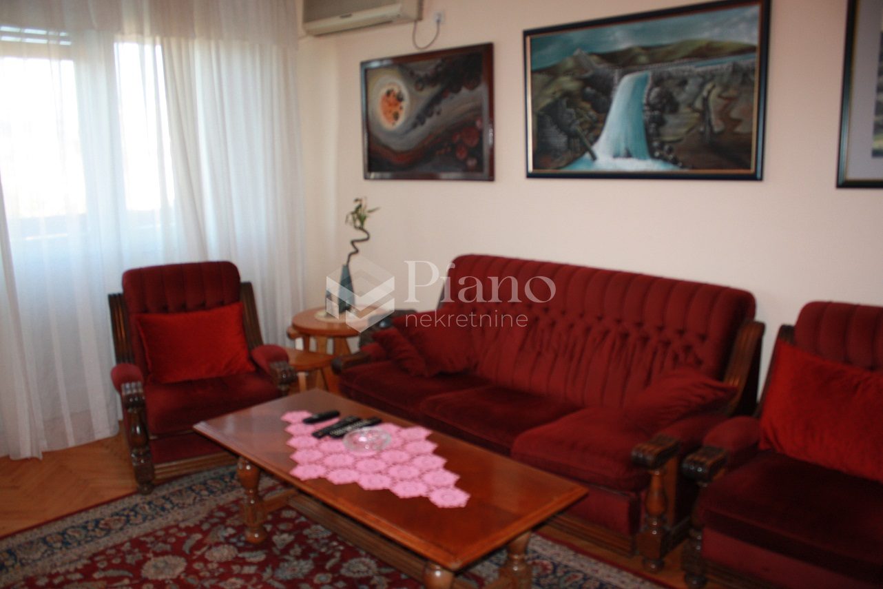 Trosoban namješten stan, preko Morače