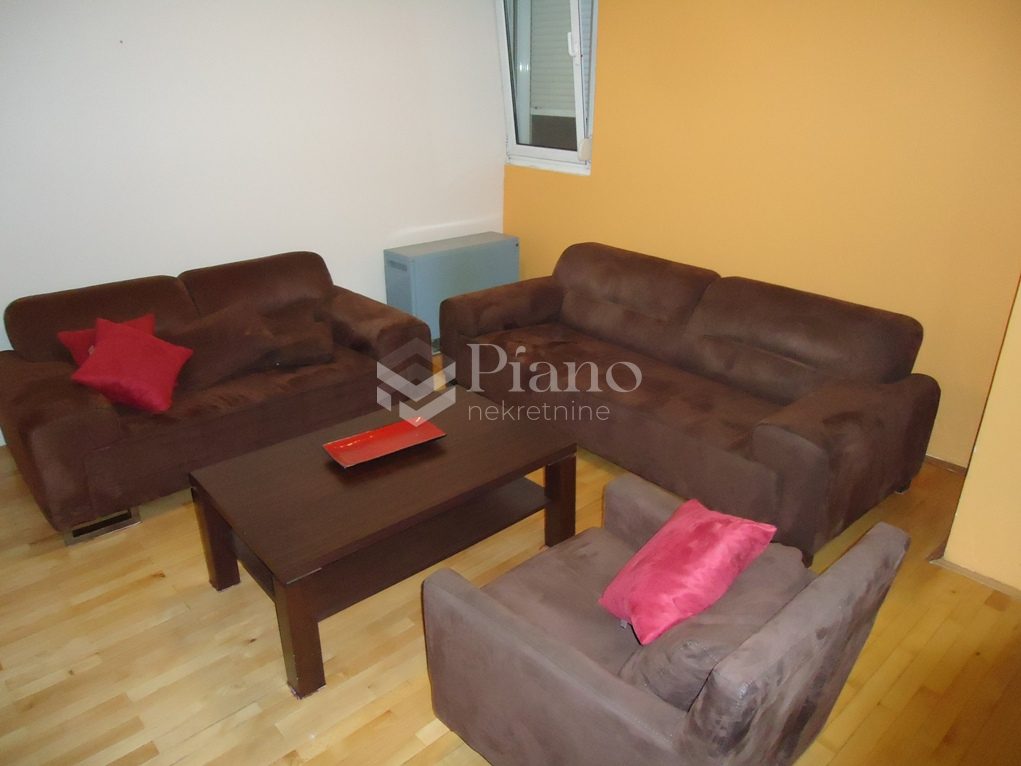 Dvosoban namješten stan, Blok 5