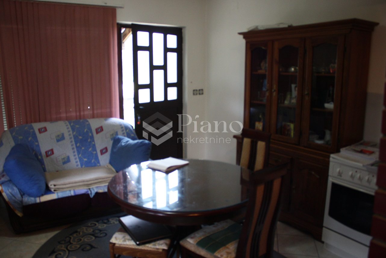 Jednosoban namješten stan kod hotela Keto