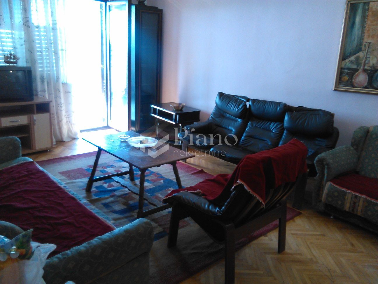 Dvosoban namješten stan, Gintaš 