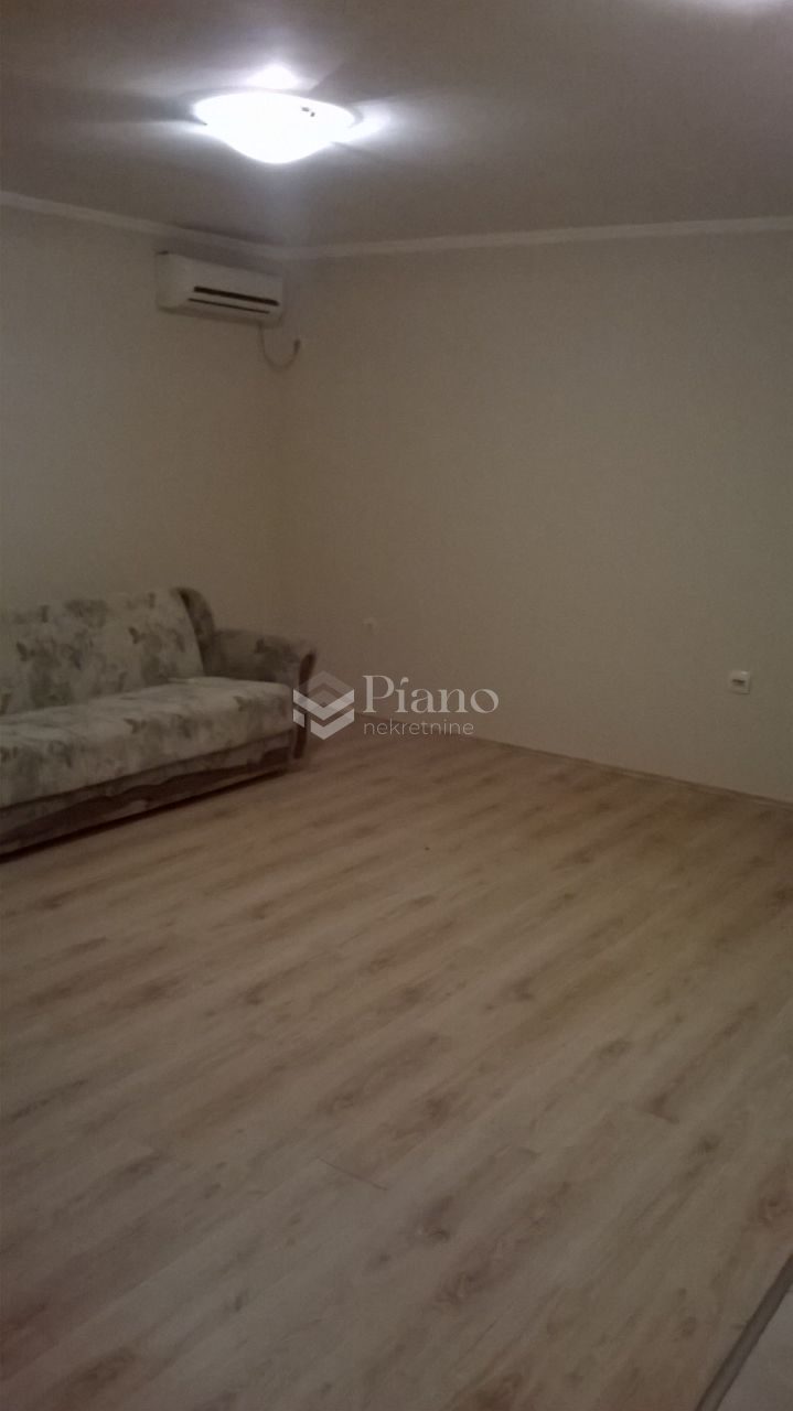  Jednosoban nenamješten stan, Stari aerodrom