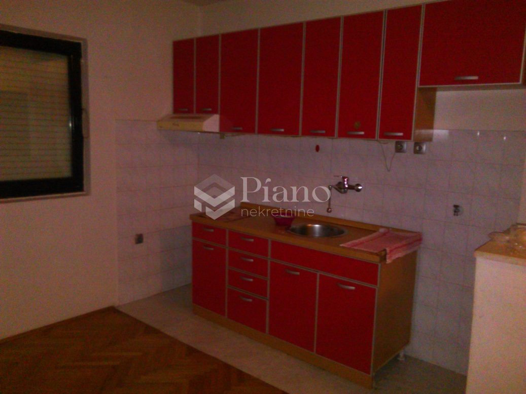 Dvosoban nenamješten stan, Zagorič