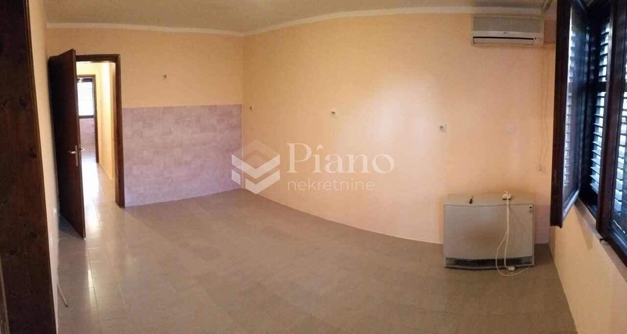 Dvosoban nenamješten stan na Starom aerodromu