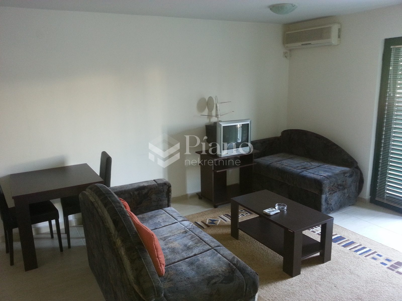 Namještena garsonjera, Vezirov most