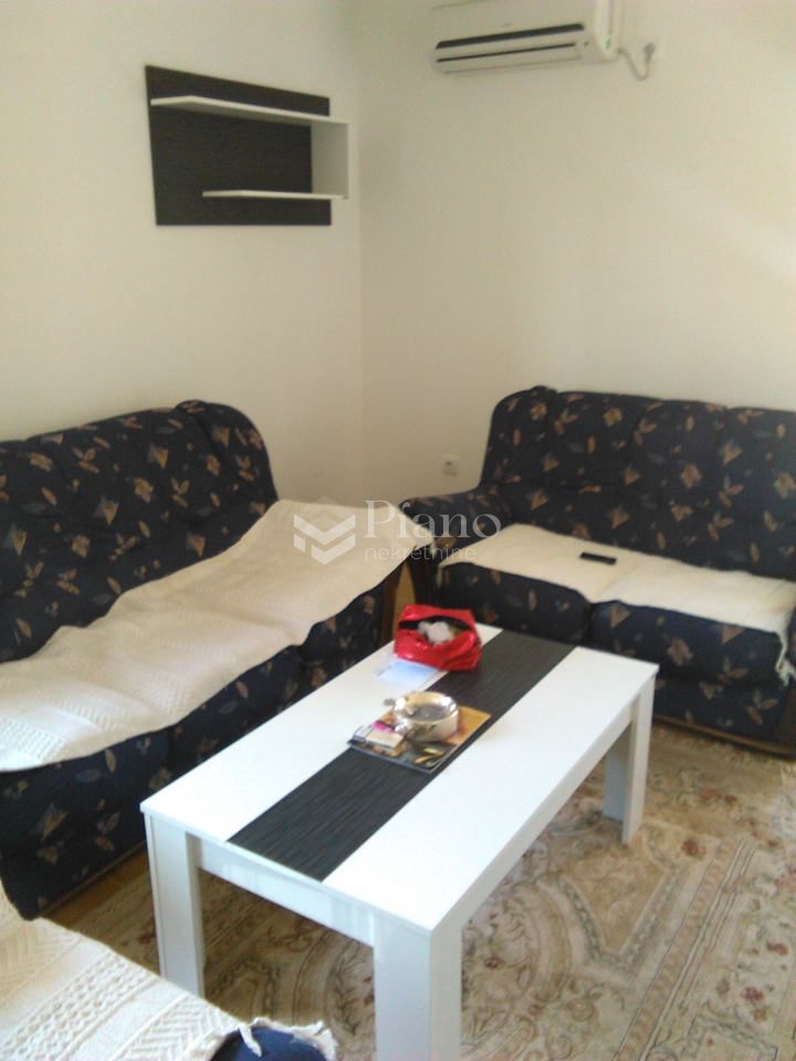 Jednosoban namješten stan, Dalmatinska