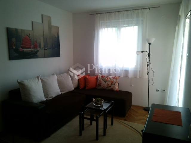 Jednosoban namješten stan, Stari aerodrom