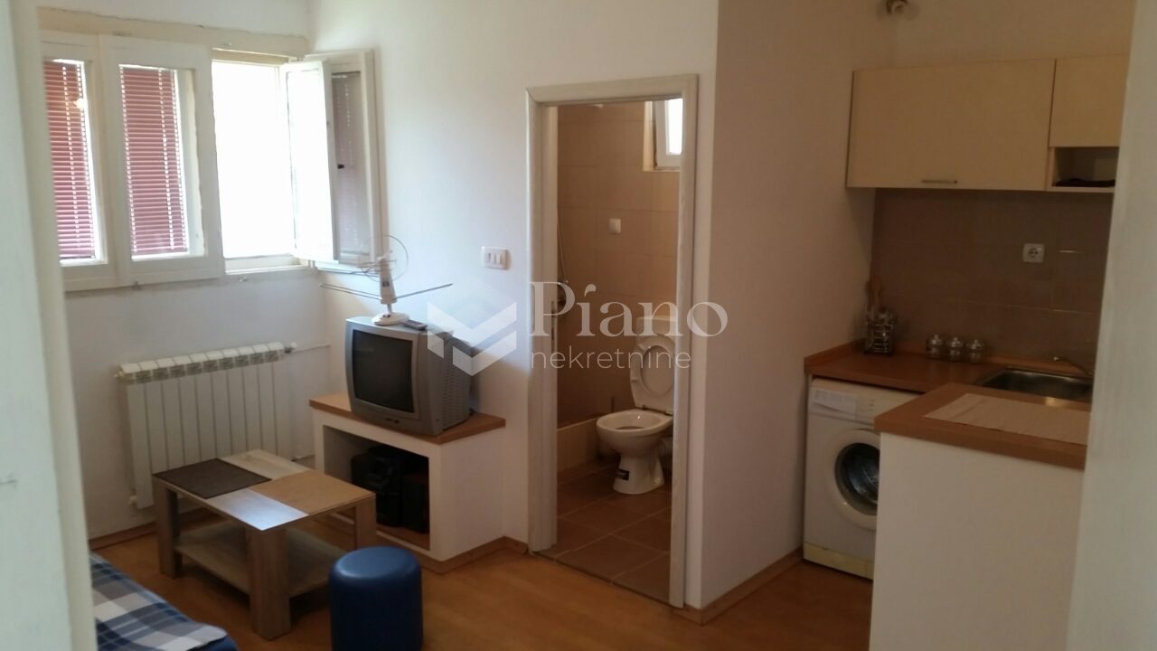 Namještena garsonjera, Kruševac 