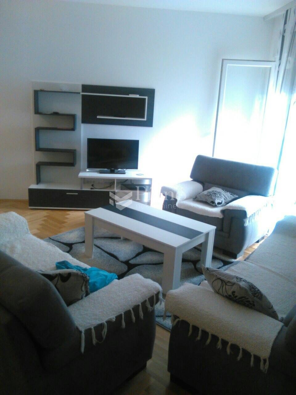 Dvosoban namješten stan u zgradi Normal Company 