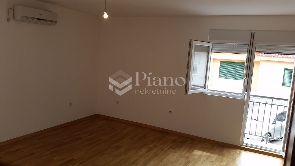 Jednosoban nenamješten stan, Dalmatinska ulica