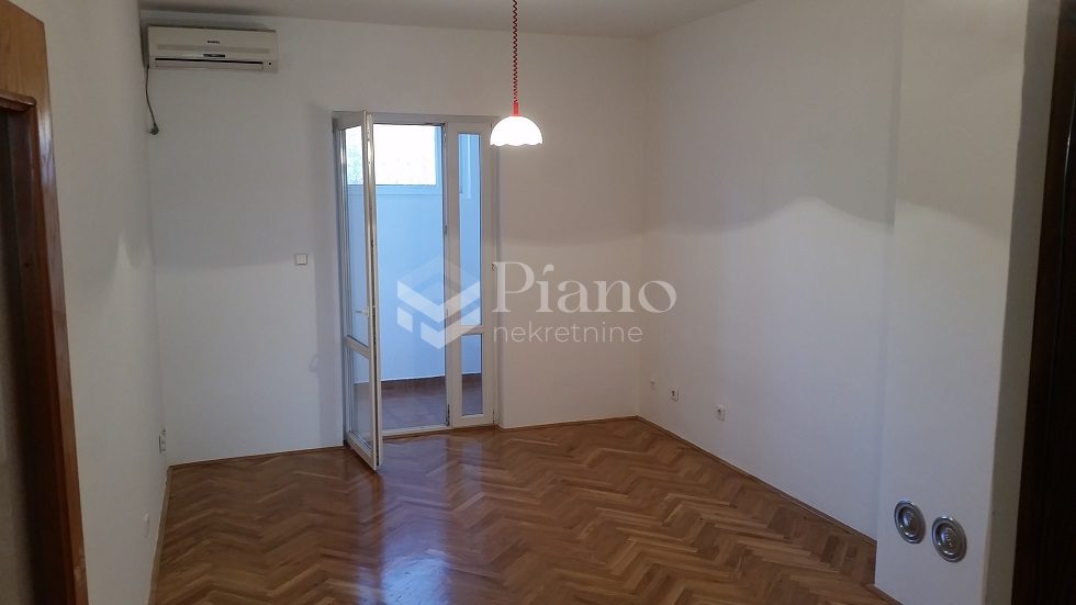 Nenamještena garsonjera, Tološka šuma