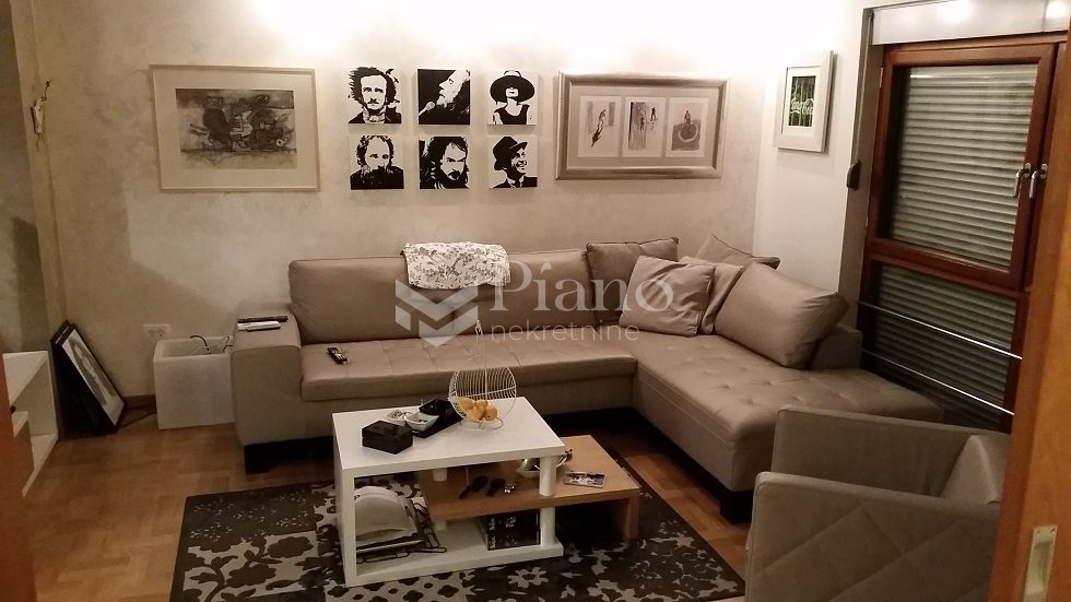 Dvosoban namješten stan, Tološka šuma