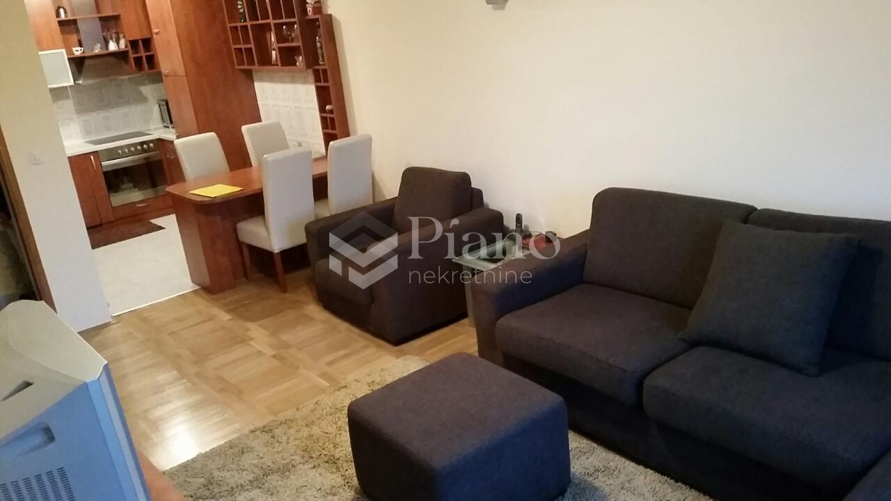 Dvosoban namješten stan u blizini hotela City