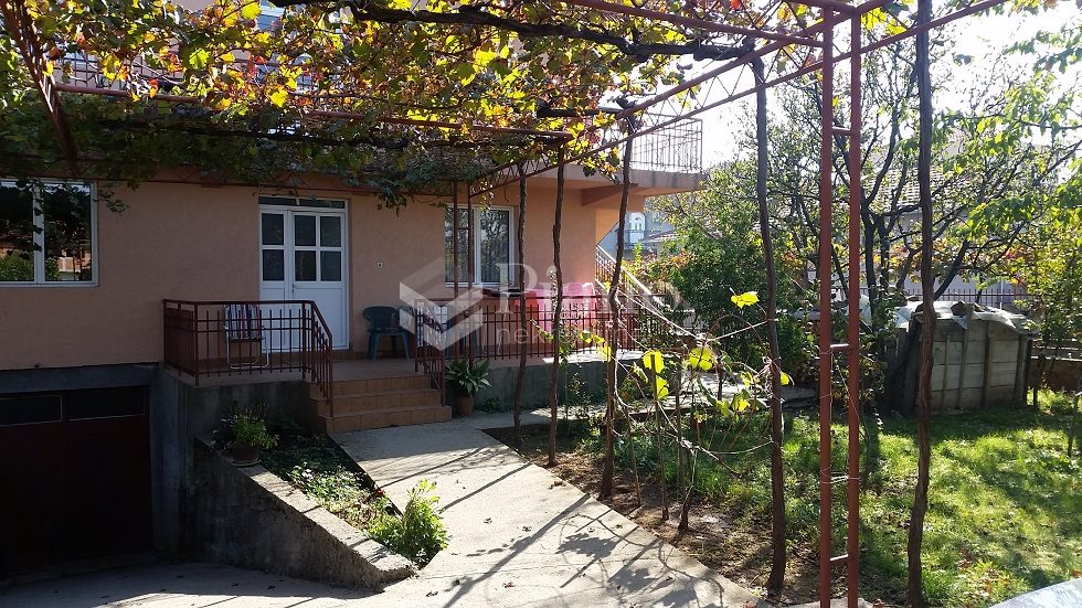 Jednosoban nenamješten stan, Zabjelo