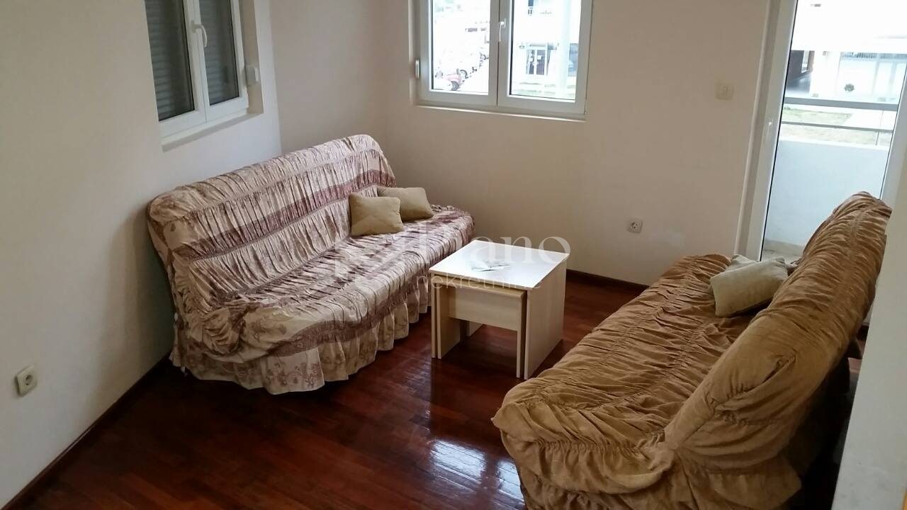 Dvosoban polunamješten stan na Starom aerodromu