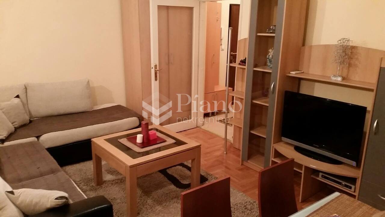 Dvosoban namješten stan na Pobrežju