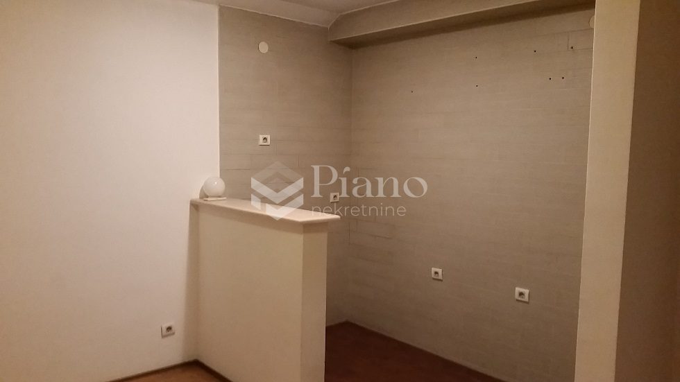 Jednosoban nenamješten stan na Zabjelu