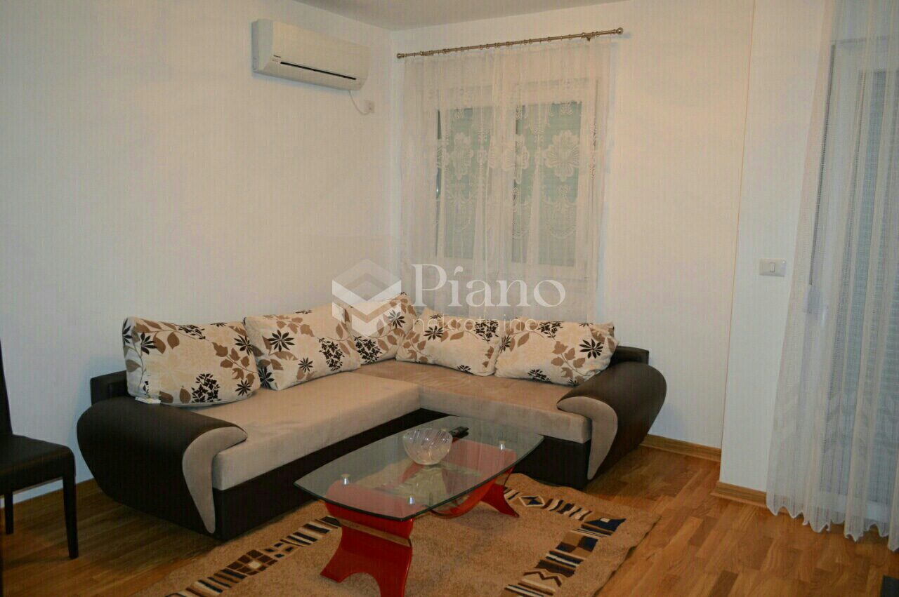 Jednosoban namješten stan u City kvartu