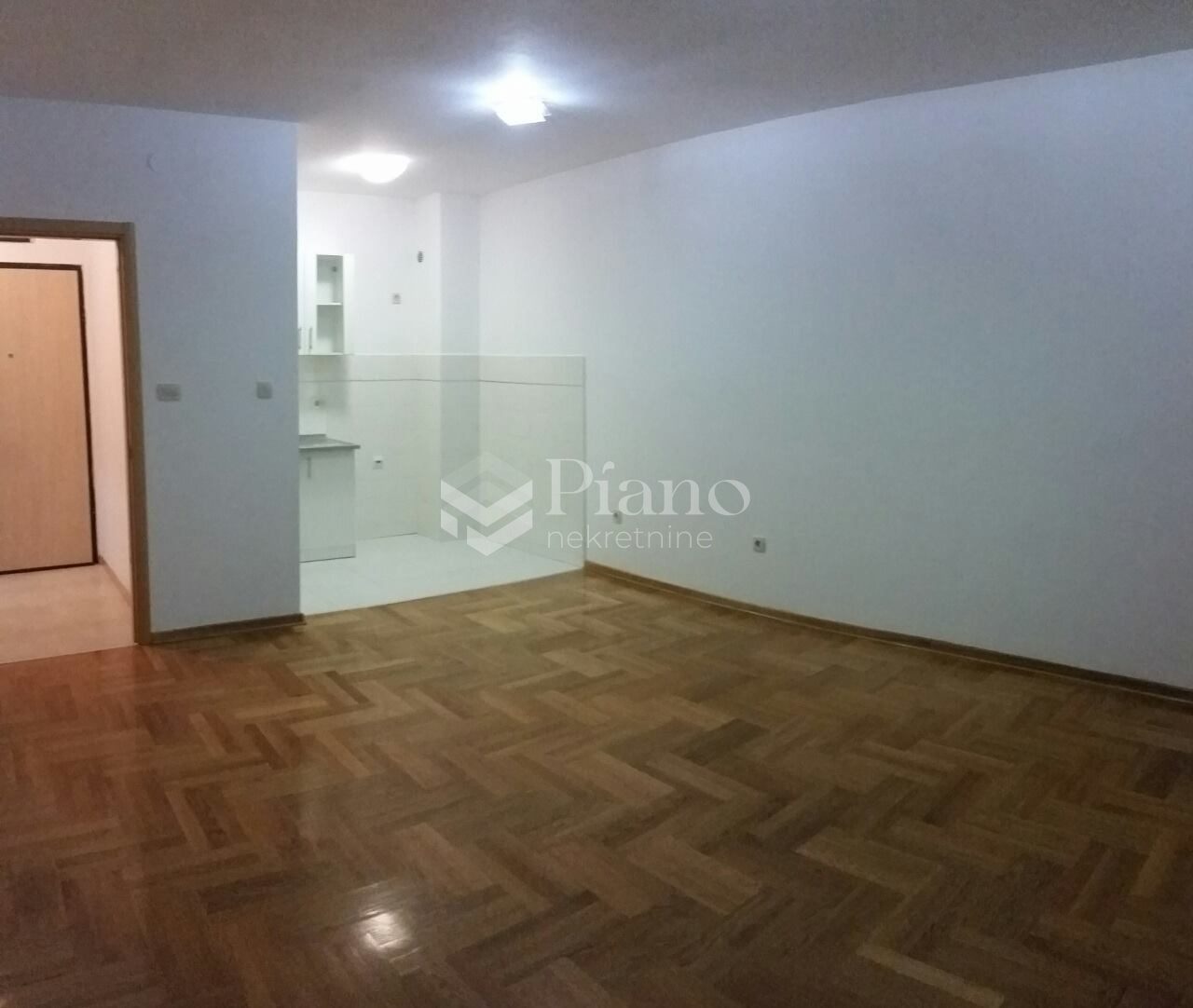 Jednosoban nenamješten stan, Zabjelo