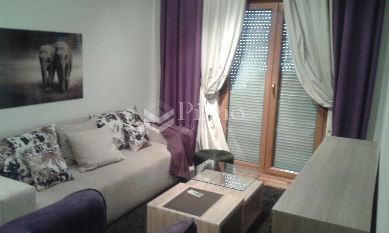 Lux jednosoban namješten stan u zgradi Maxim