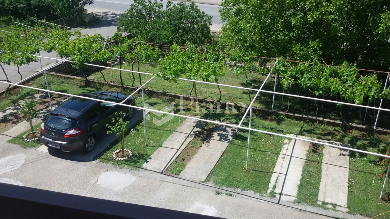 Trosoban stan na 1km od Centra grada