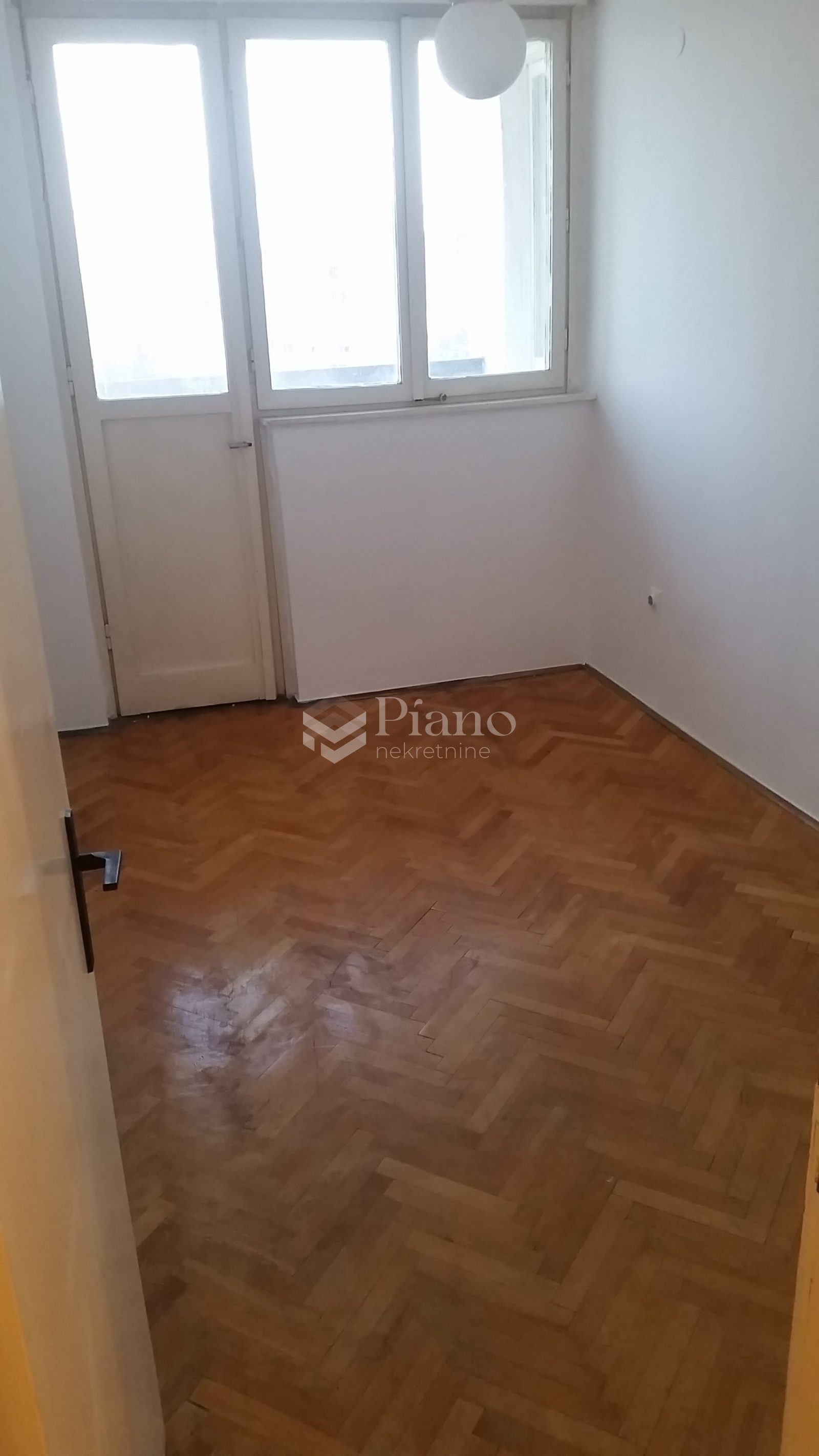 Dvosoban nenamješten stan, Zabjelo