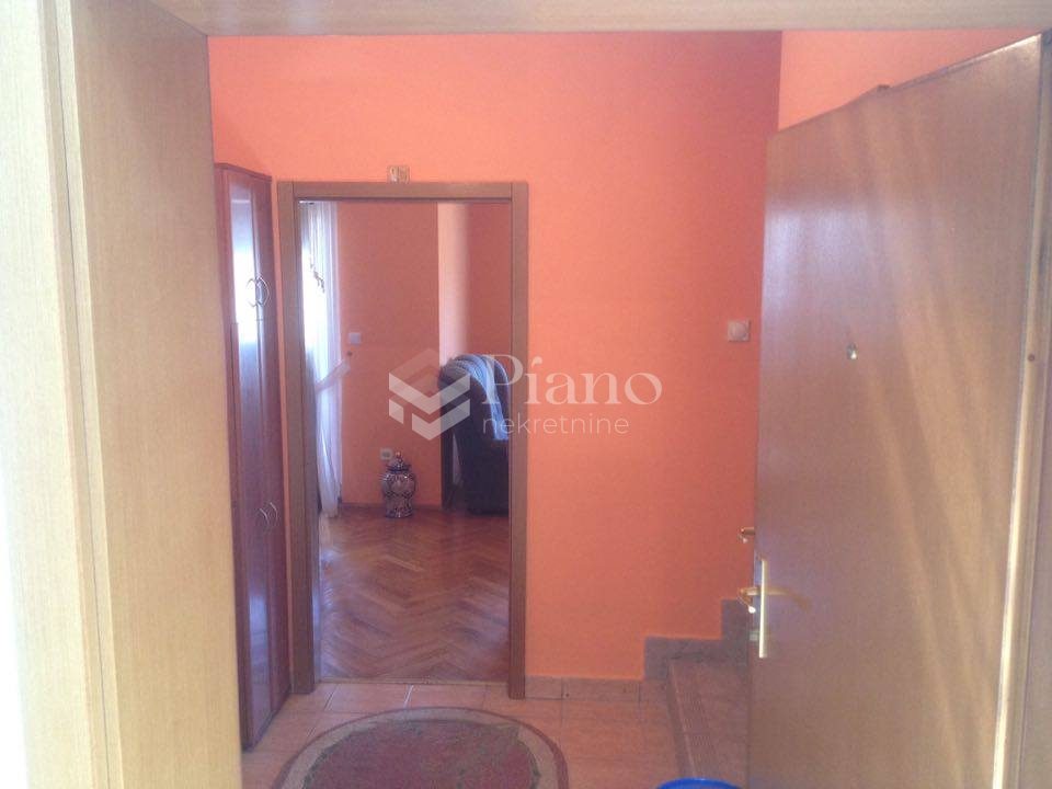 ČETVOROSOBAN NAMJEŠTEN STAN U ZAGORIČU 